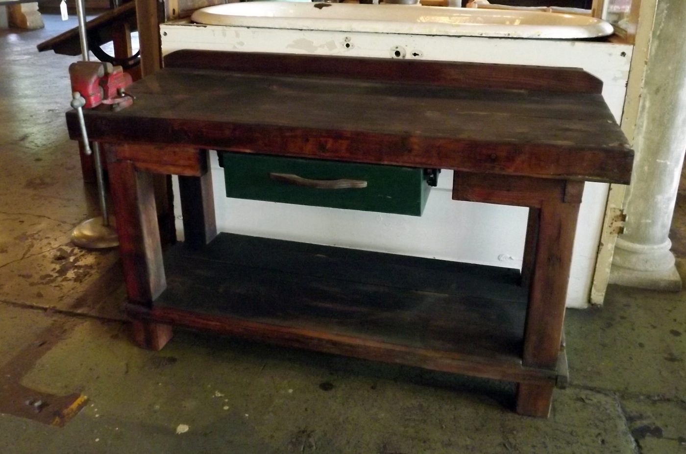 Short Work Bench w Vise and Drawer