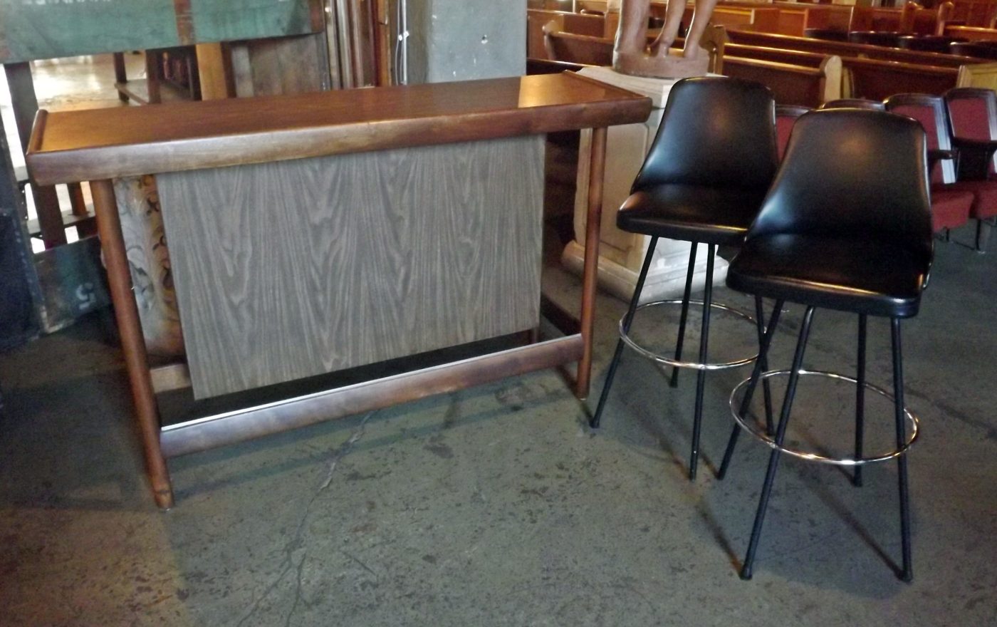 MCM Laminate Dry Bar w 4 Black Stools