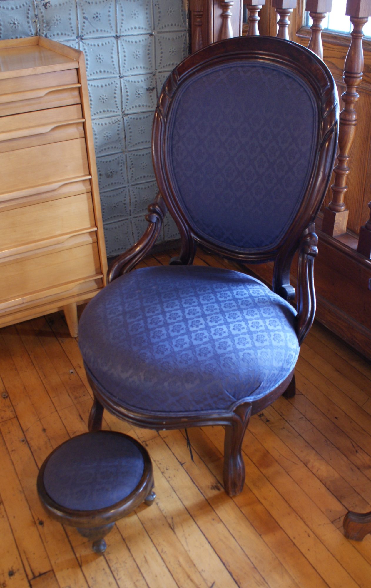 Blue Victorian Parlor Chair w Oval Back and Footstool