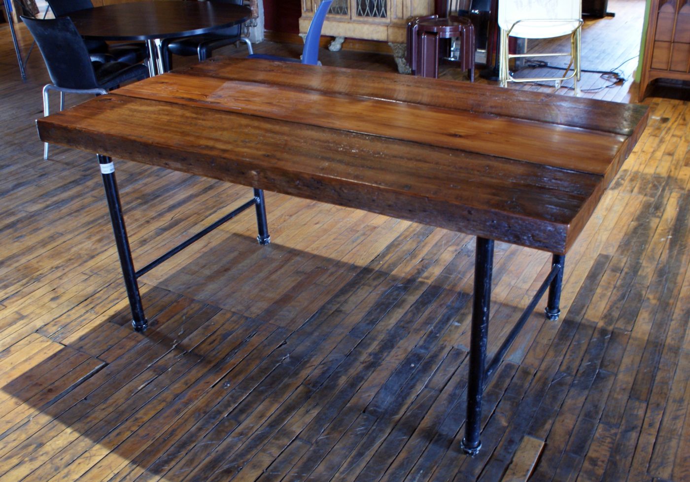 Old Growth Table w Black Pipe Legs