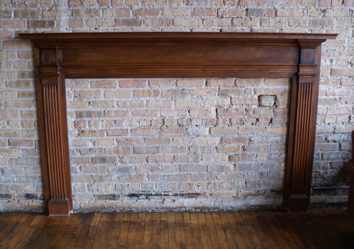 Wide Mantel w Fluted Uprights