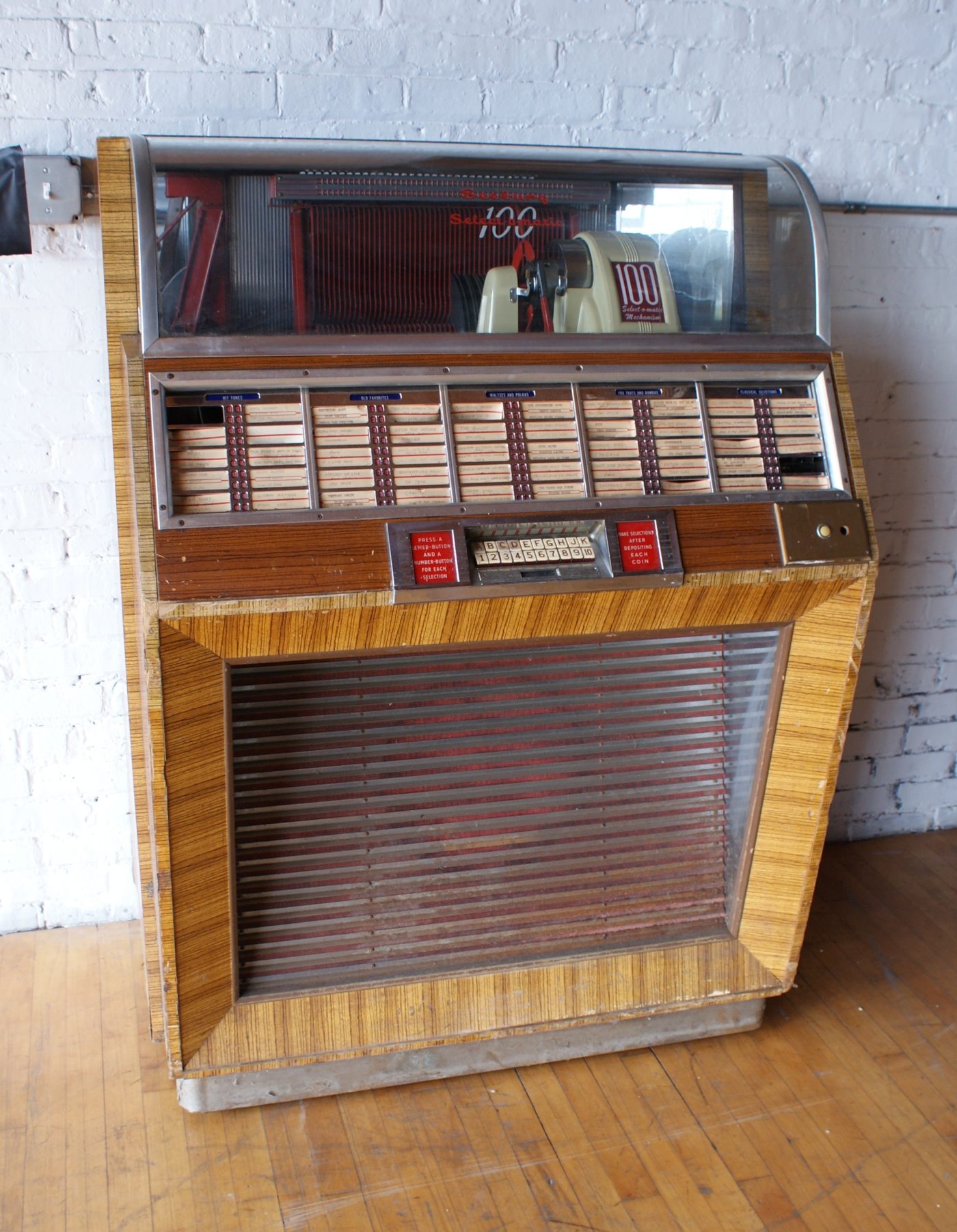 Seeburg 100 SelectOMatic Jukebox