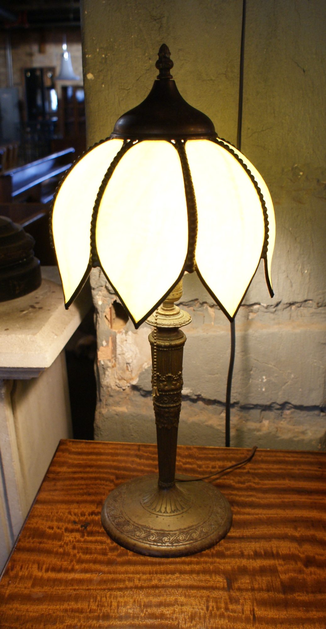 Table Lamp w Milk Glass Leaves Shade