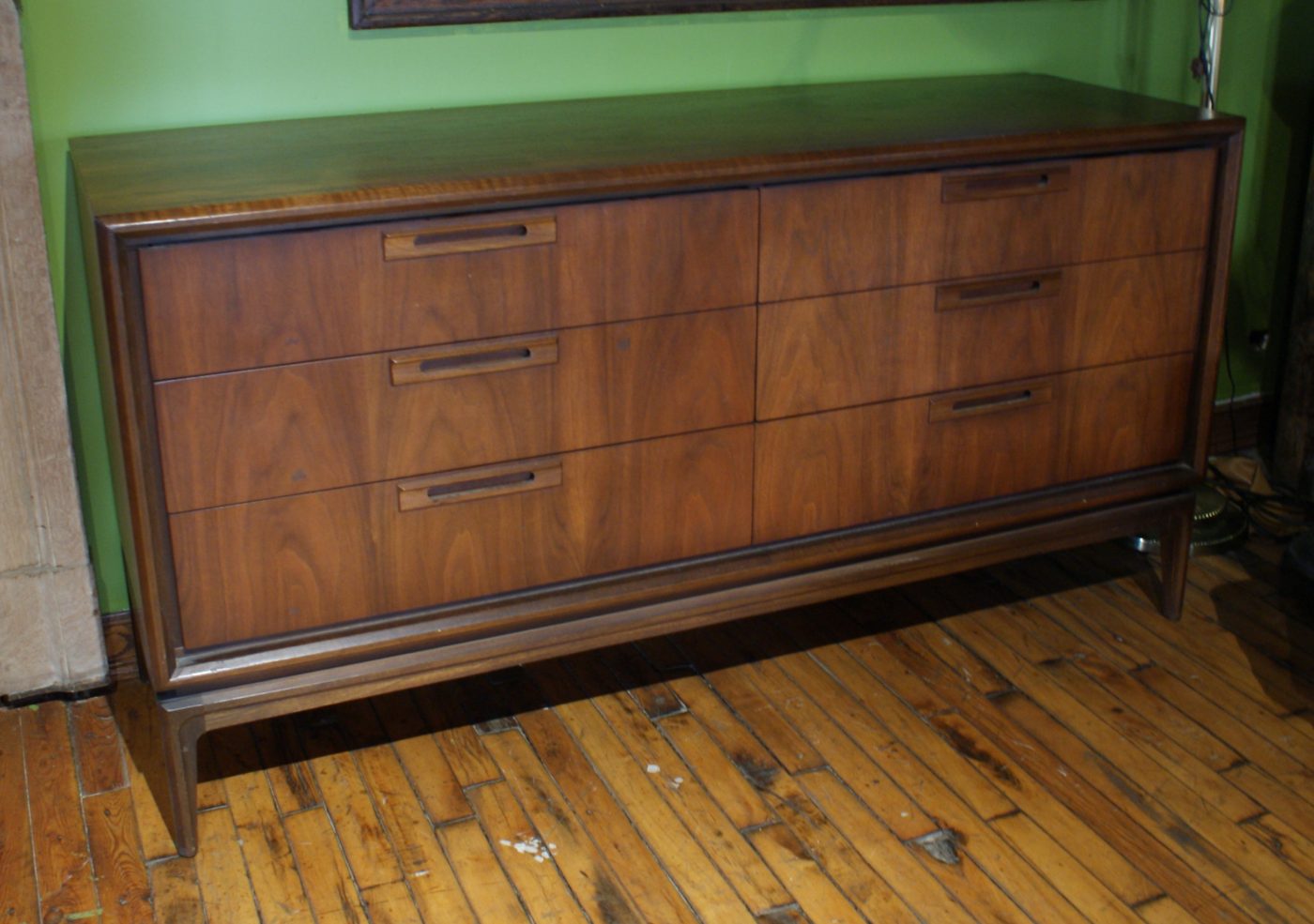 Lowboy 6 Drawer Dresser by United