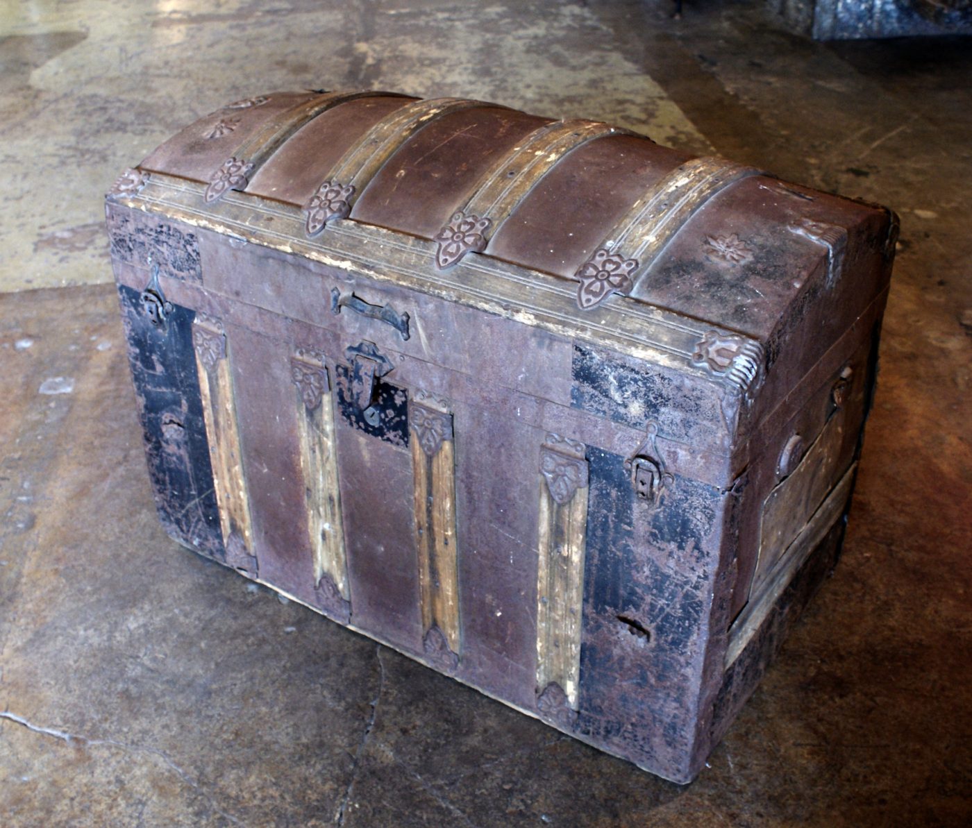 1890s Barrel Top Trunk