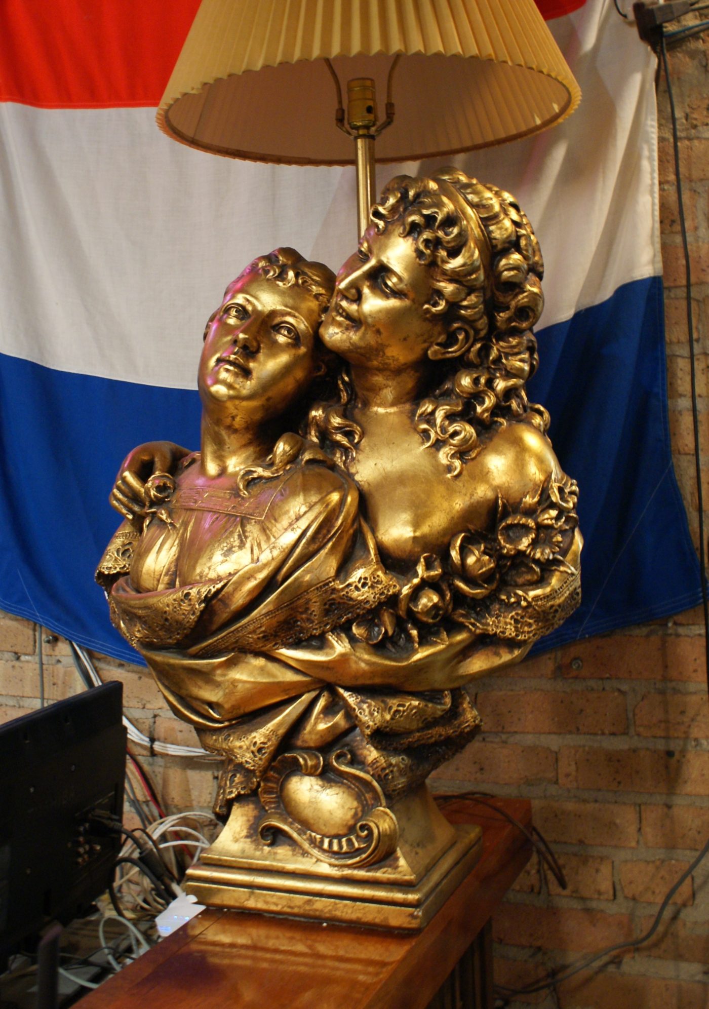 Gold Two Women Plaster Table Lamp