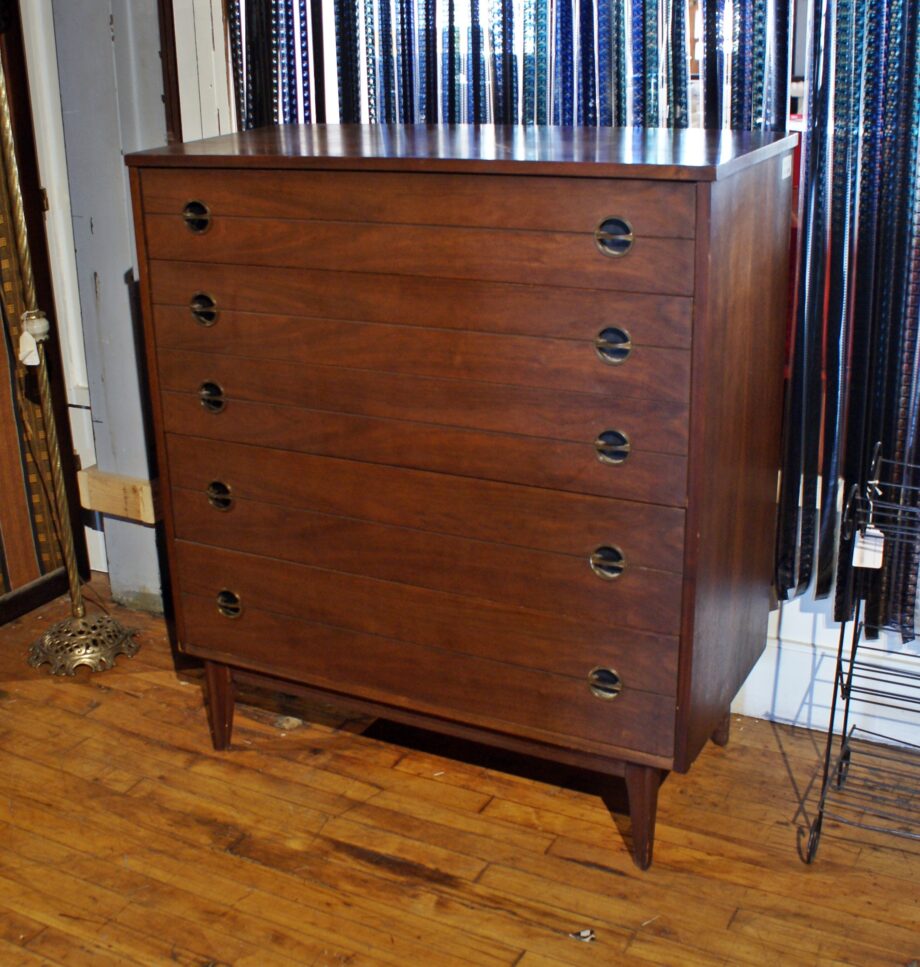 MCM 4 Drawer Dresser w Round Pulls