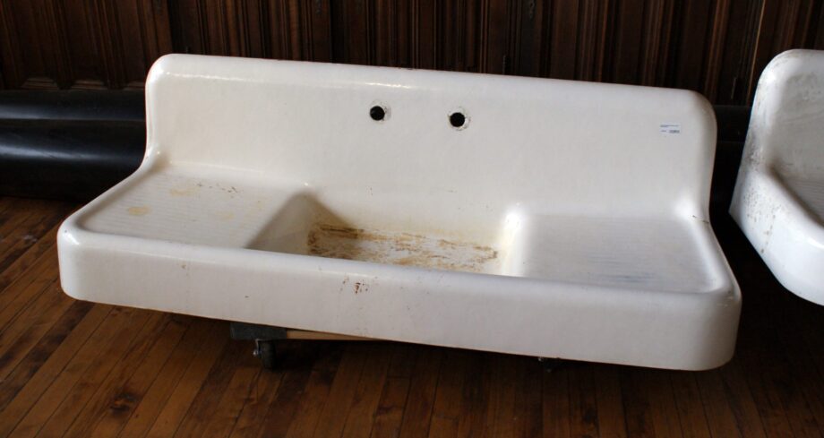 Double Drainboard Cast Iron Farm Sink