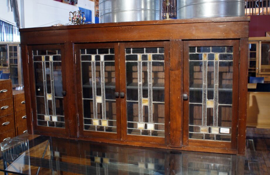 4 Door Stained Glass Cabinet Top