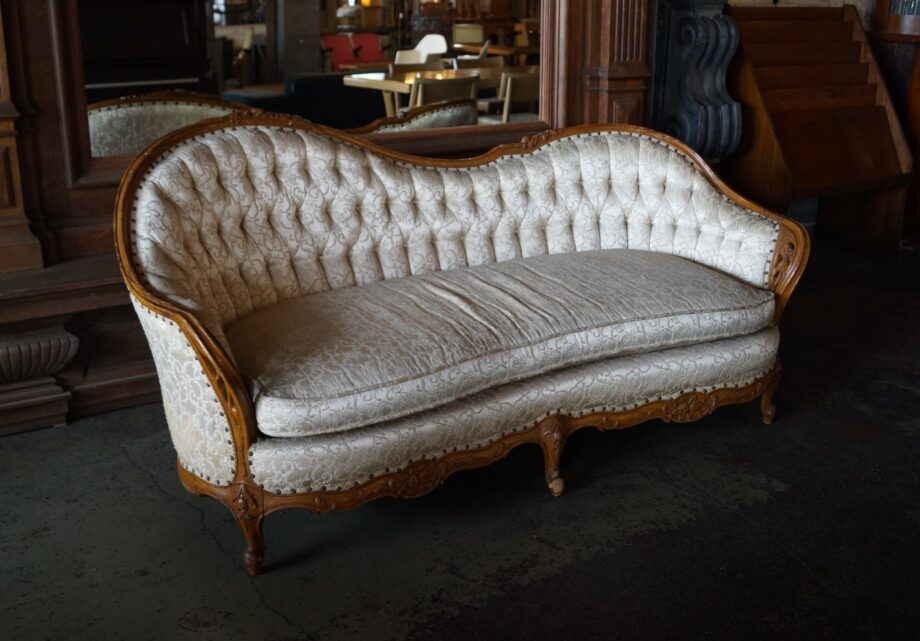 Victorian Chaise Loveseat w Floral Carving