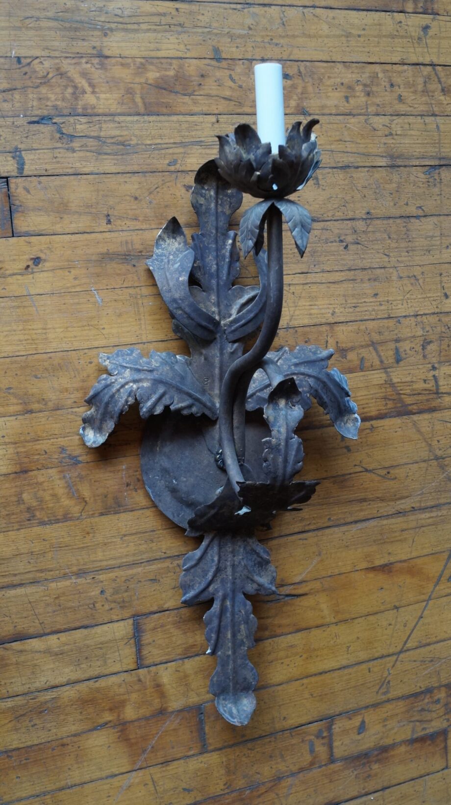 Metal Leaf Single Light Sconce