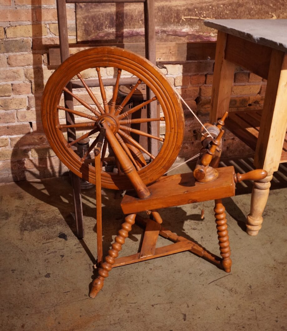 Late 19th Century Spinning Wheel