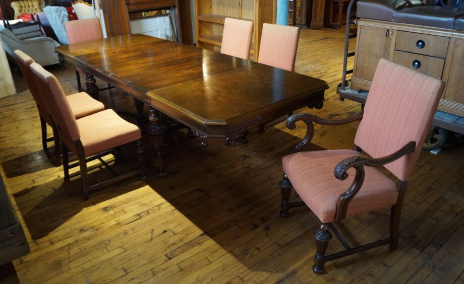 Antique Dining Table w 5 12in Leaves