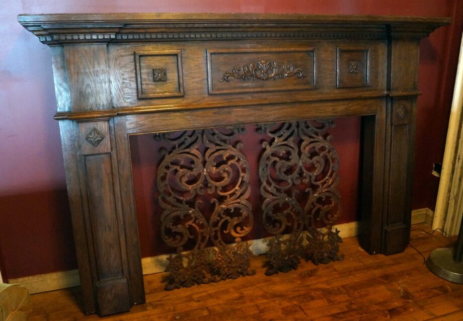 Short Mantel w Floral Detail