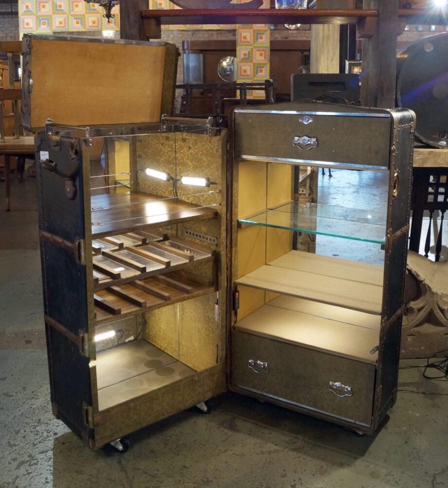 Black Trunk Bar w Glass Shelf and Lights