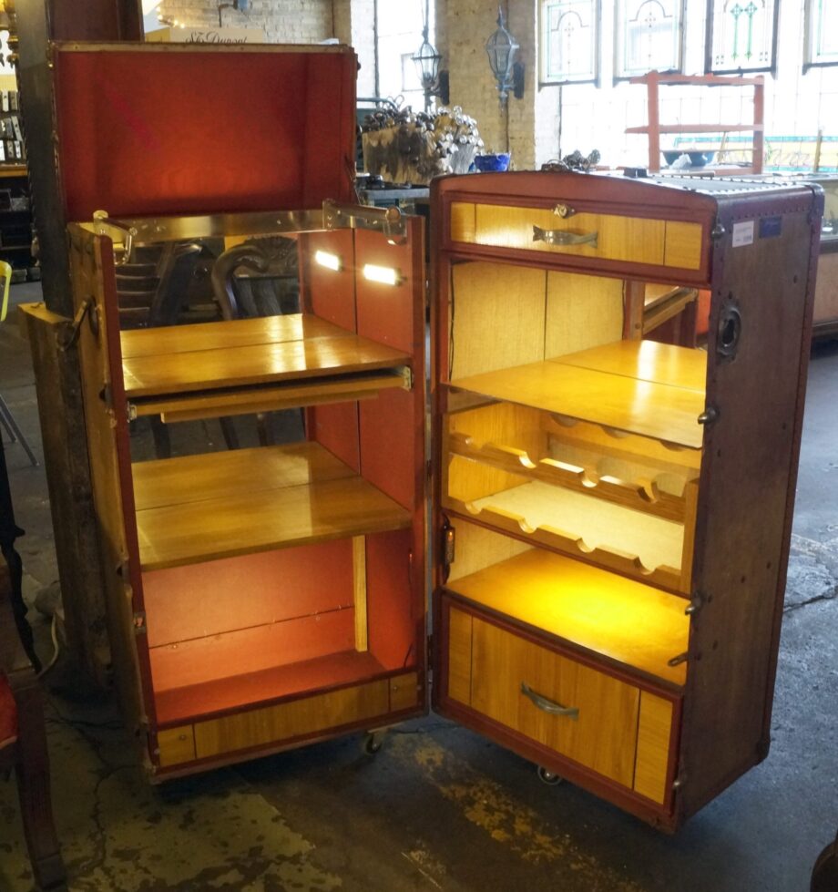 Tan Trunk Bar w Red Cloth Lining and Lights