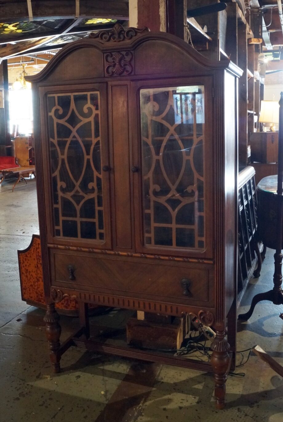 China Cabinet w 2 Muillon Doors