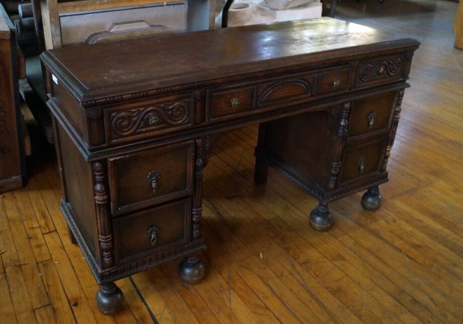 7 Drawer Vanity Desk w Ball Feet