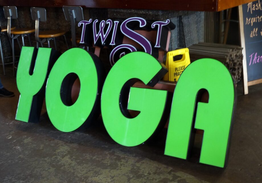 TWIST YOGA Light Up Sign