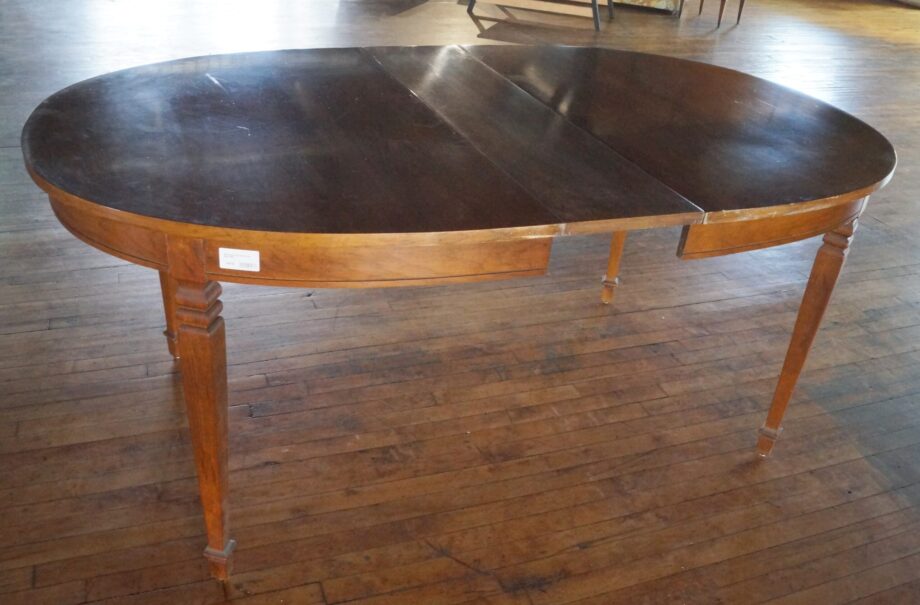 Oval Veneer Top Table w Leaf