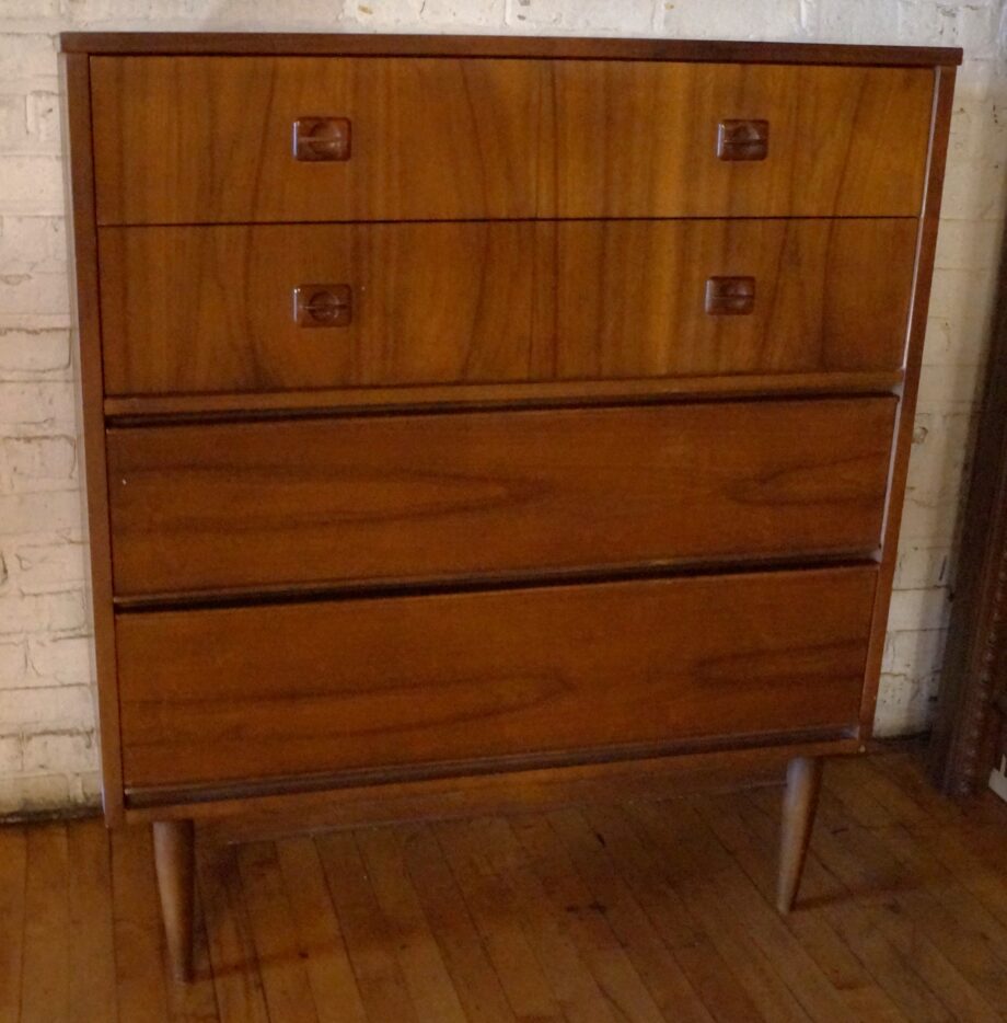 4 Drawer Bassett Style MCM Dresser