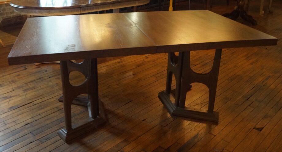 Arched Leg Dining Table w 3 Leaves