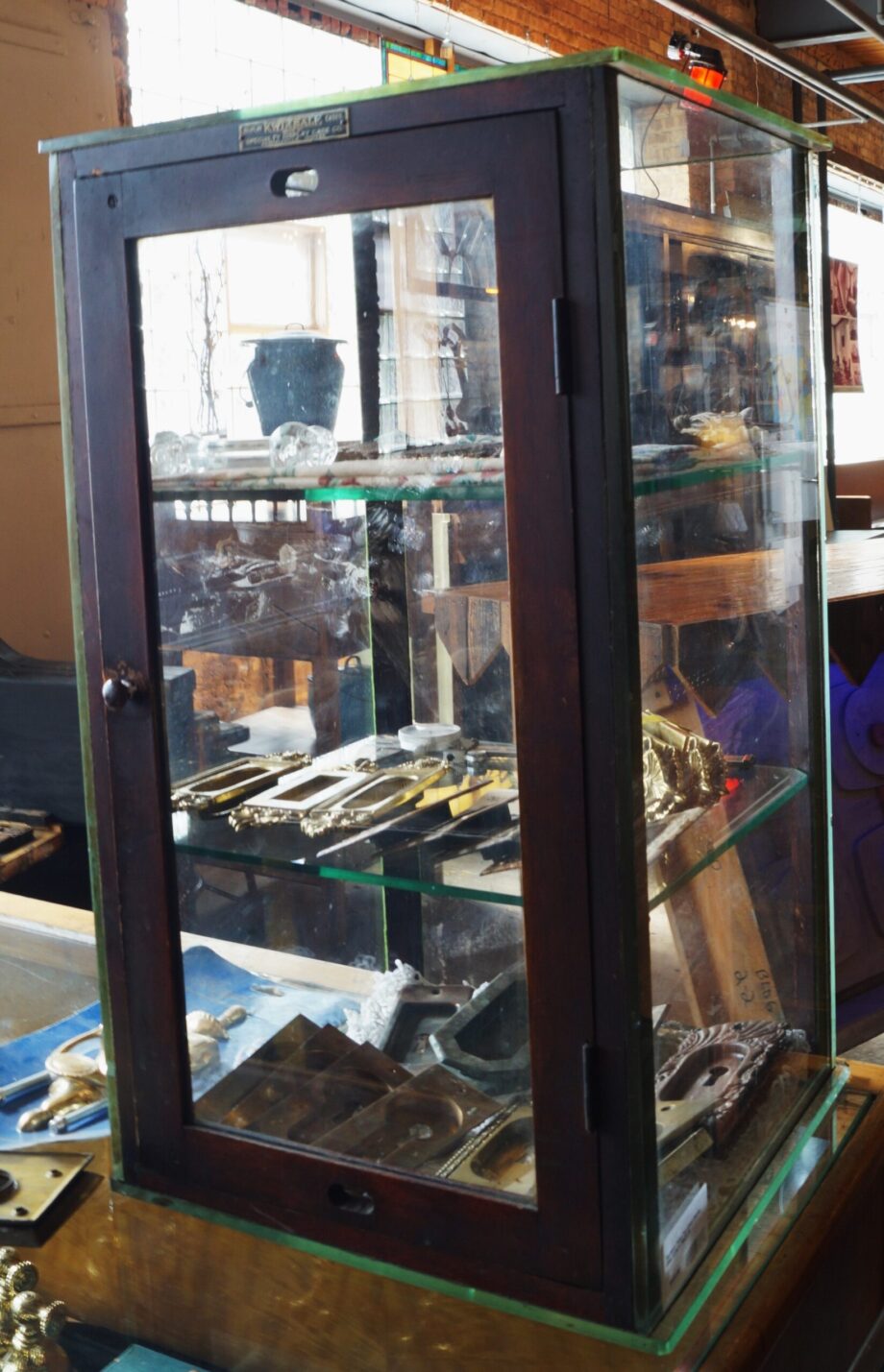 Kwiksale Table Top Glass Display Case