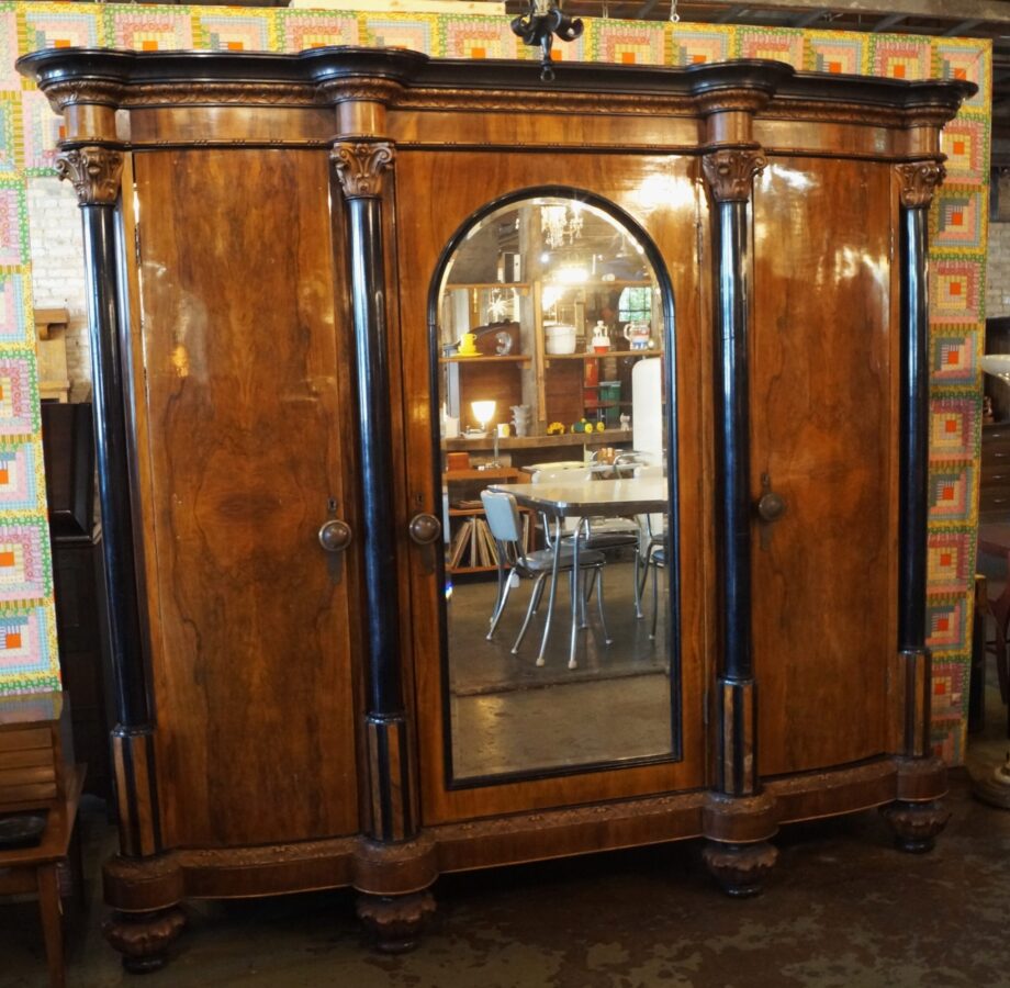 Large 3 Door Wardrobe w Full Arched Mirror