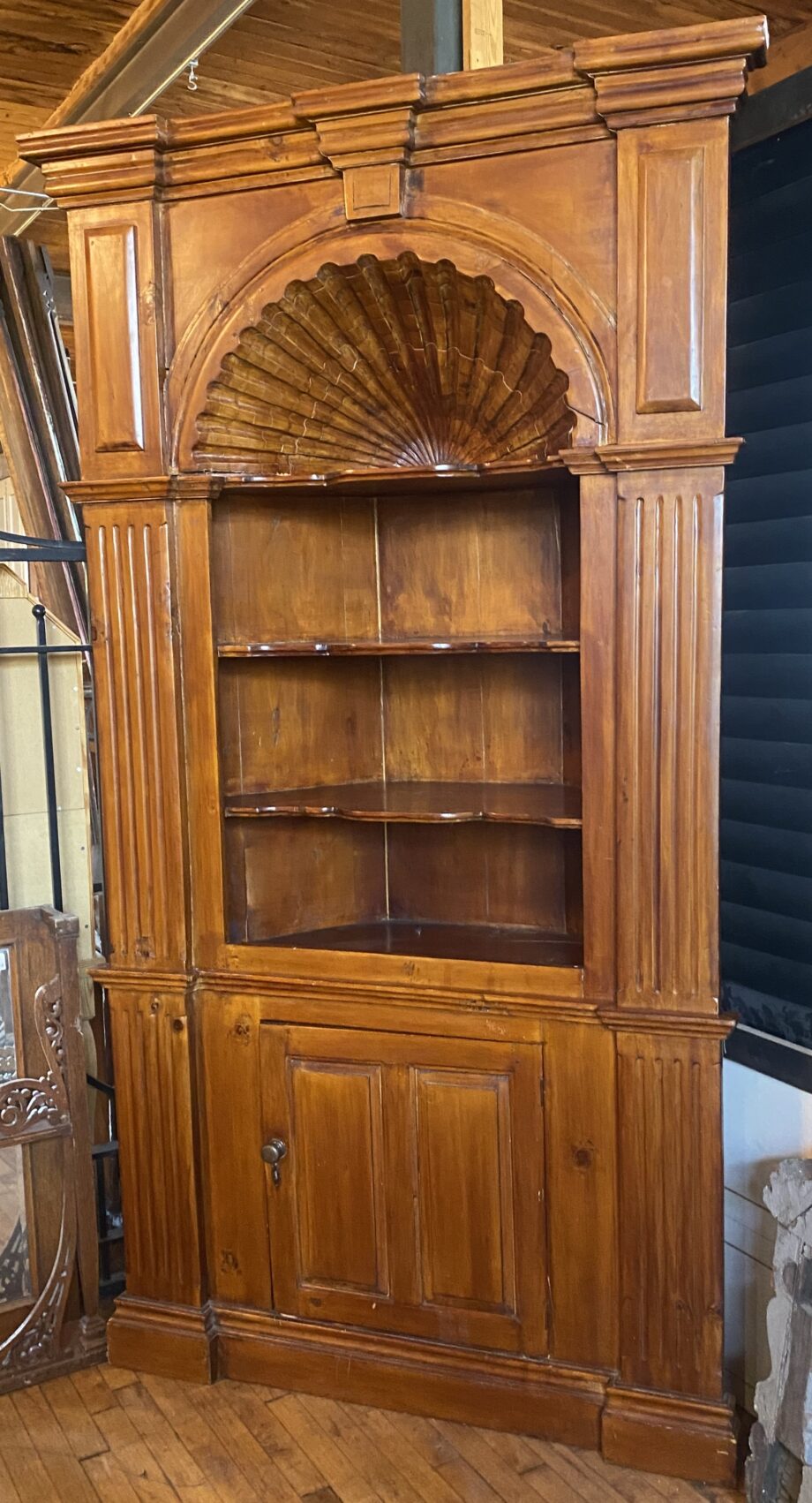 Large Corner Hutch w Shell Carved Top