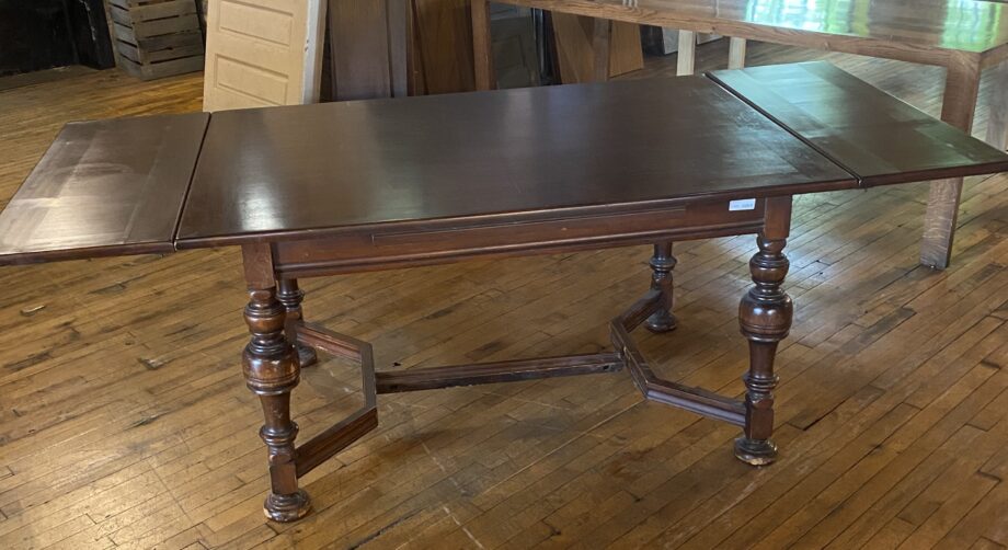 Dark Wood Table w Pull Out Leaves