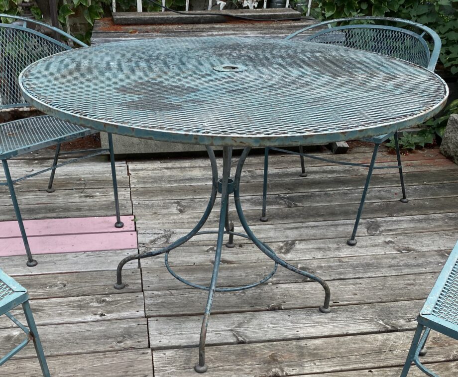 Green Iron Outdoor Round Table