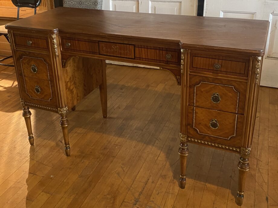 Diamond Pattern Top Desk