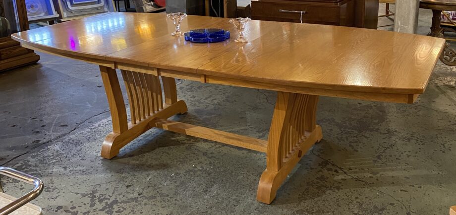 Light Wood Mission Style Dining Table w 2 Leaves