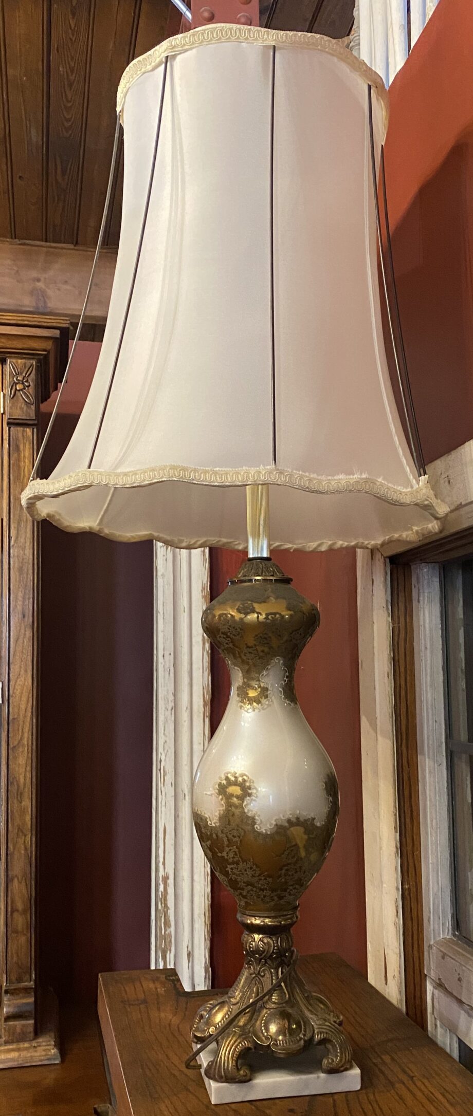 Gold Frosted Egg Shaped Table Lamp w Brass Base