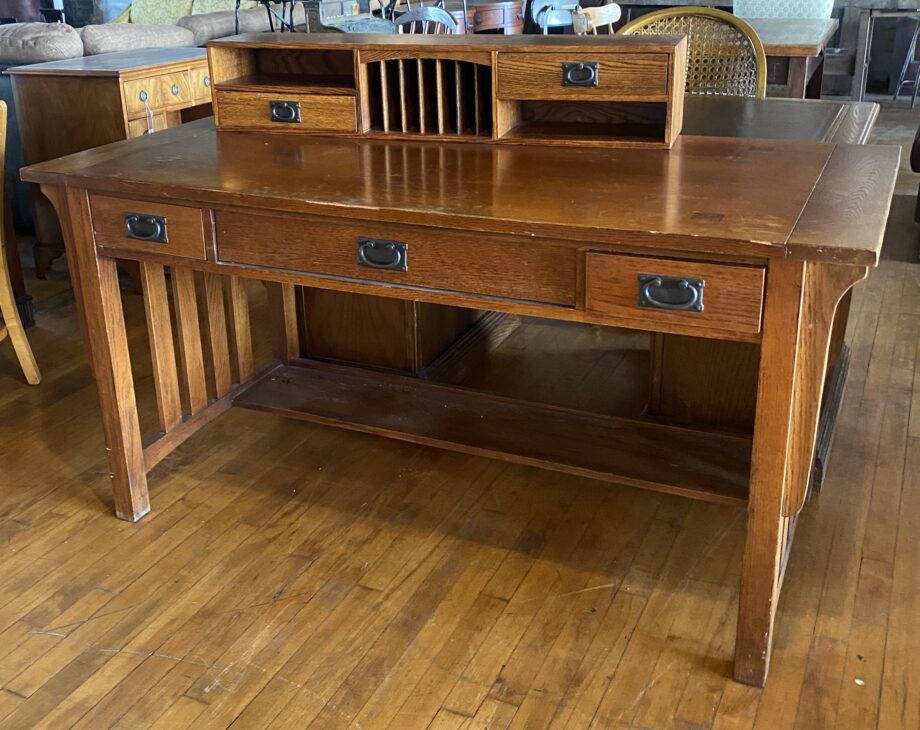 3 Drawer Desk w Table Top Organizer