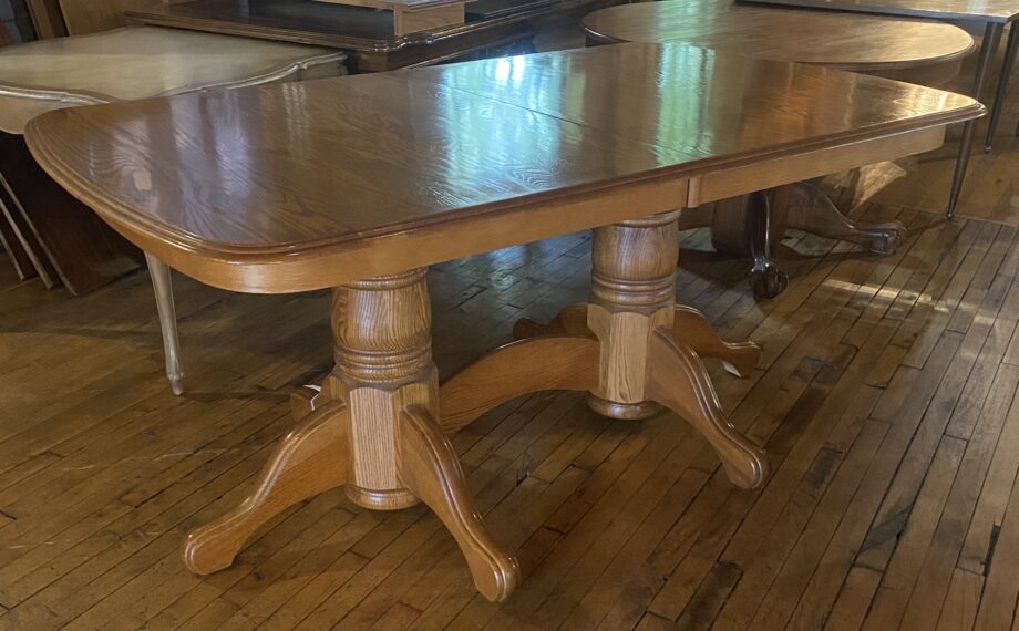 Light Brown Dual Bridged Pedestal Table w 4 Leaves