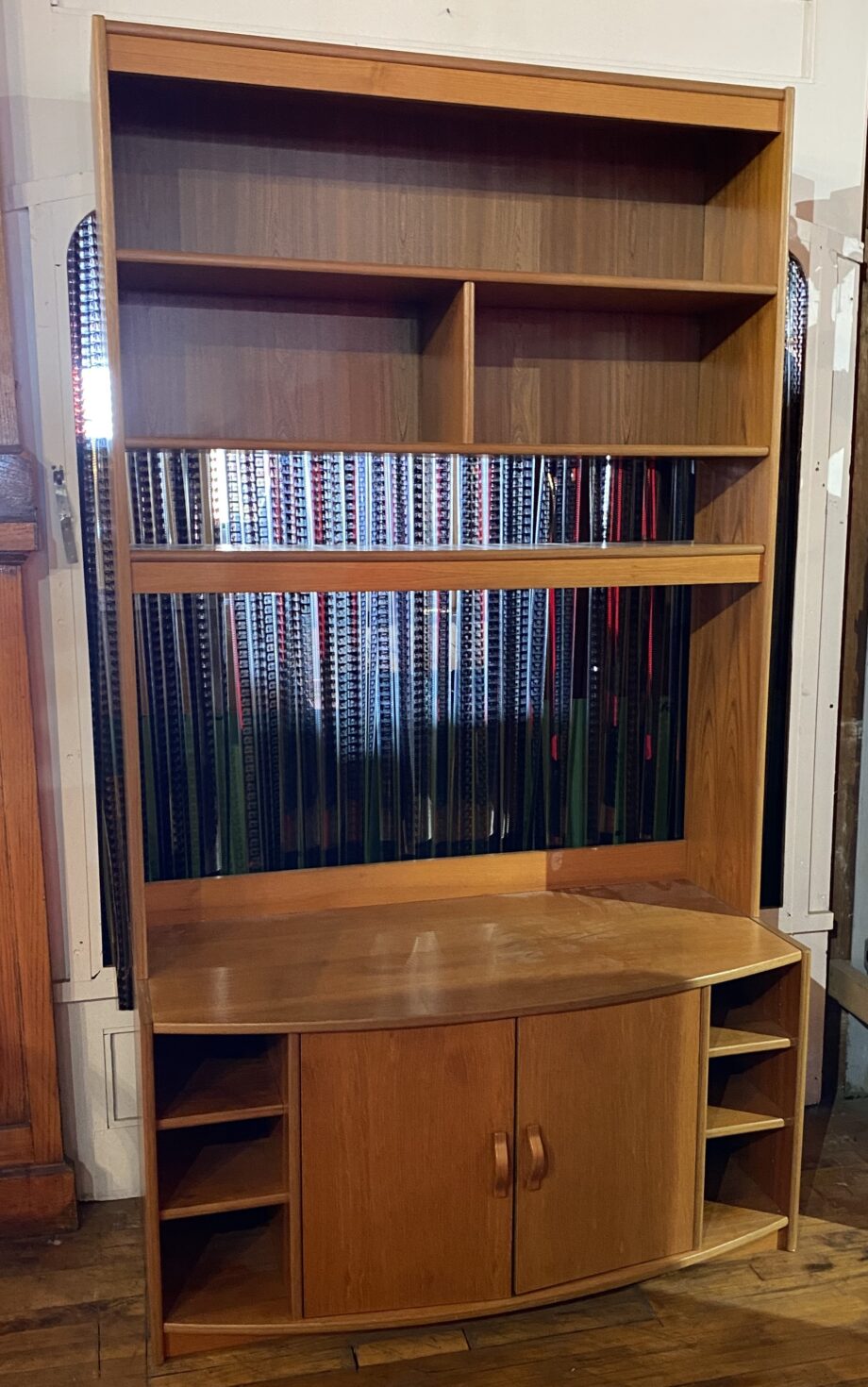 MCM 2 Piece Entertainment Hutch