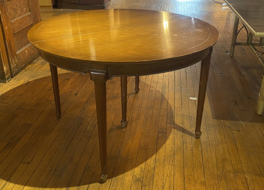 Round Wood Table w Center Leg and 2 Leaves