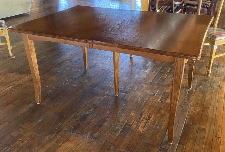 Heavy Amish Dining Table w Middle Peg and 2 Leaves