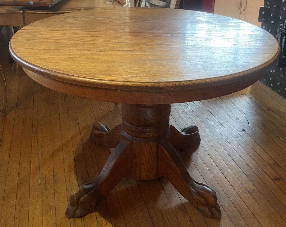 Round Pedestal Table w Clawfeet and 2 Leaves