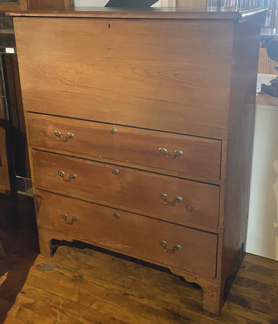 Light Wood 3 Drawer Dresser w Folding Top