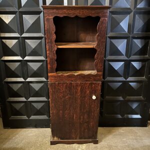 Vintage Bookshelf w Scalloped Edge