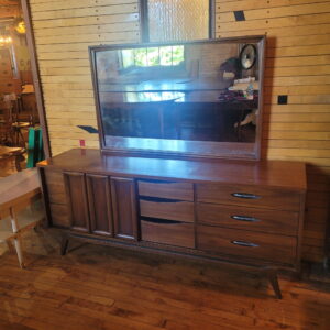 Hooker MCM Lowboy Dresser w Mirror