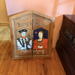 King & Queen Pub Lodging Wooden Dart Board