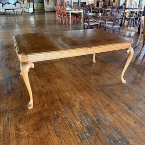 Oak Dining Table w/ Cabriole Legs w/2 leaves